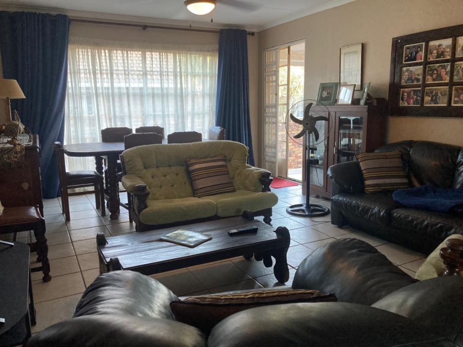 3 Bedroom Property for Sale in Geelhoutpark North West